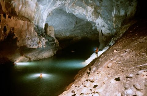 Phong Nha cave - Paradise cave Tour from Dong Hoi 