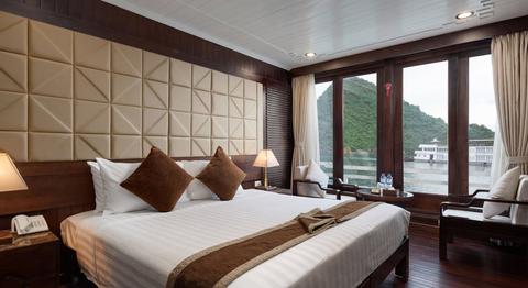 Pelican Cruise