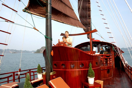 Red Dragon Junk 5 Cabin
