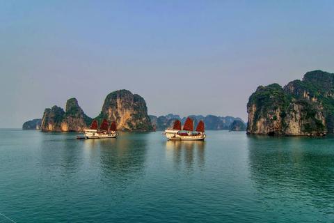 Red Dragon Junk 5 Cabin Vietnam