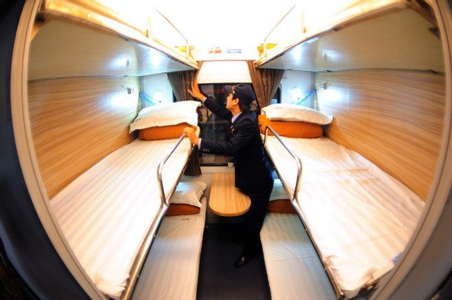 Overnight Train Hanoi to Hue photo