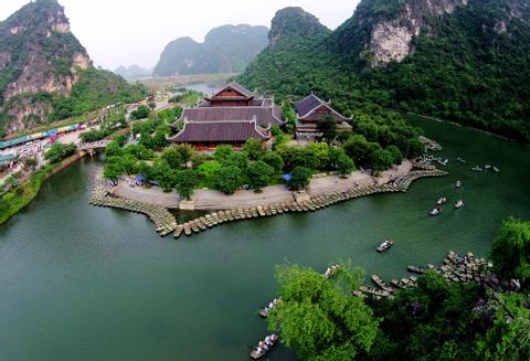 Hanoi to Trang An Day Tour with Bai Dinh Pagoda Vietnam