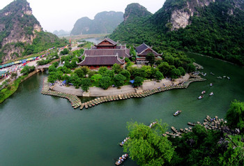 Hanoi to Trang An Day Tour with Bai Dinh Pagoda photo 4