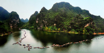 Hanoi to Trang An Day Tour with Bai Dinh Pagoda photo 3