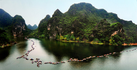 Hanoi to Trang An Day Tour with Bai Dinh Pagoda photo 3