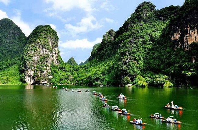 Hanoi to Trang An Day Tour with Bai Dinh Pagoda photo