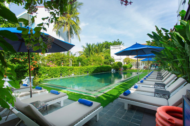 Hoi An garden palace photo