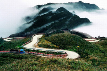 Hoi An Drive to Hue photo 4