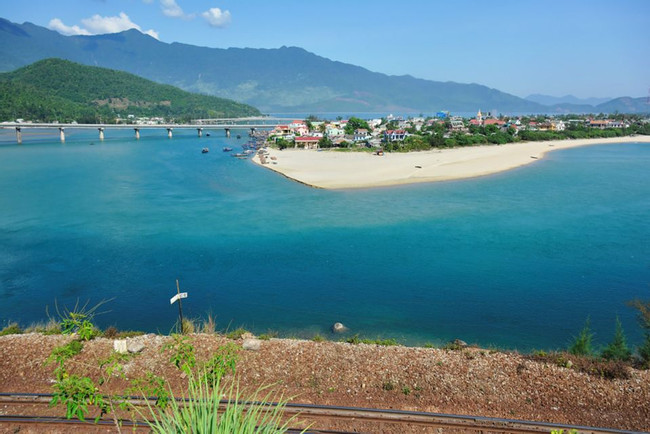 Hoi An Drive to Hue photo