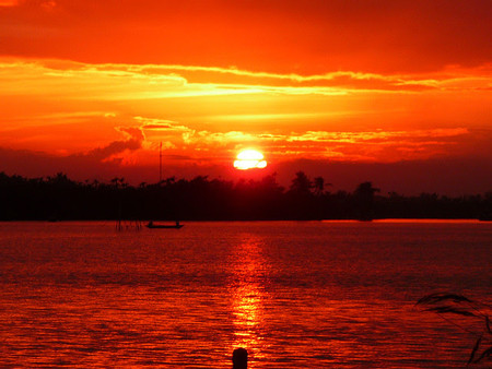 Romantic Dining - Sunset Boat Trip on Hoi An River photo 3