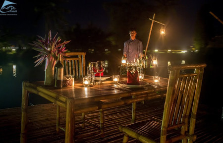 Romantic Dinning on Bamboo Raft in Hoi An  photo 2