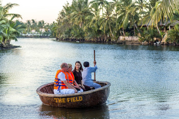 Romantic Dinning on Bamboo Raft in Hoi An  photo 5