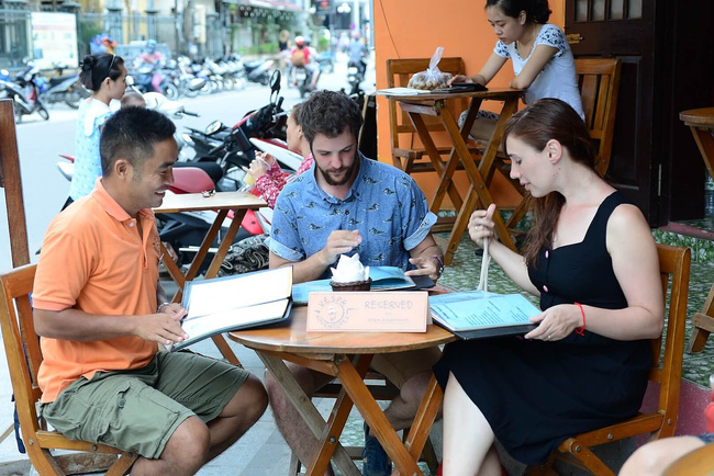 HUE VISTA & HOME HOSTED DINNER BY VESPA Photo