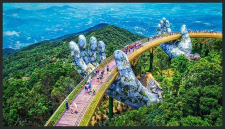 Drive from Hue to Hoi an with Golden hand bridge, Bana hill visit.