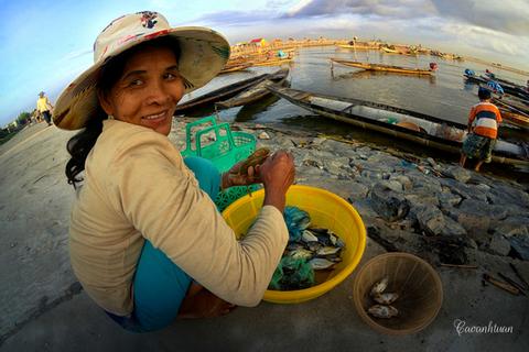 Chuon Lagoon Tour and Seafood Dinner Vietnam