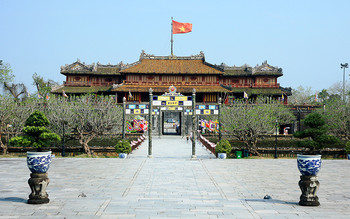 Hue Deluxe Group Tour photo 2
