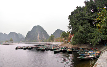 Ninh Binh Day Tour: Mua Cave / Panorama View - Boat Trip photo 4