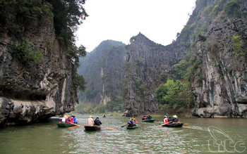 Ninh Binh Day Tour: Mua Cave / Panorama View - Boat Trip photo 2