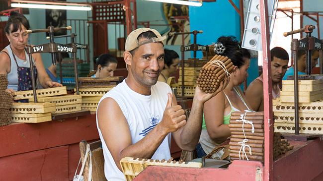 cuban%20cigar%20factory%20worker